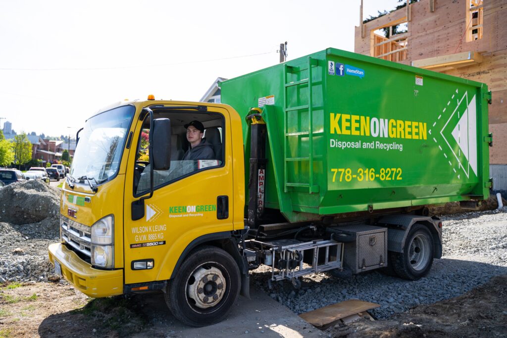 Choosing the right junk removal company - Keen On Green junk removal truck